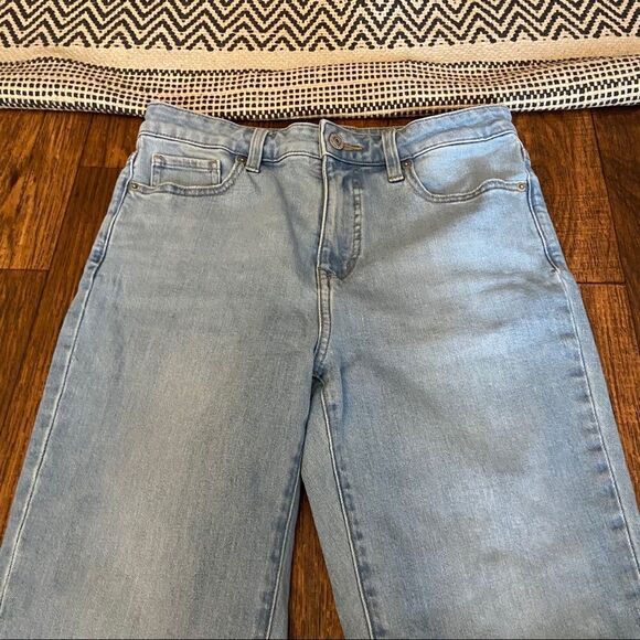 Uniqlo jeans  - Picture 2 of 9